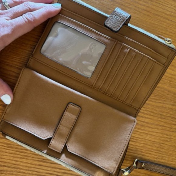 Michael Kors Jet Set Travel Double Zip Wristlet - Picture 2 of 3